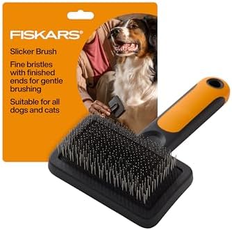 Fiskars Pet, Cat and Dog Brush, Fine Bristles & SoftGrip Handle by Unknown