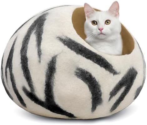 Luxurious Merino Wool Cat Cave by Woolygon