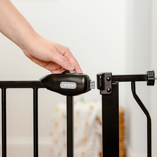 Carlson 29–36.5” Extra Wide Dog Gate - Image 5