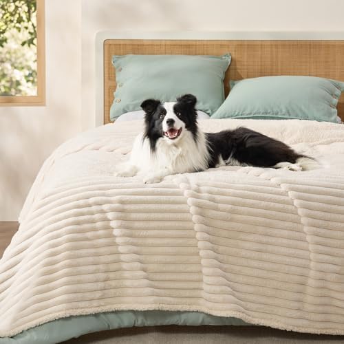 Bedsure ComfyFleece® Waterproof Blanket by BEDSURE