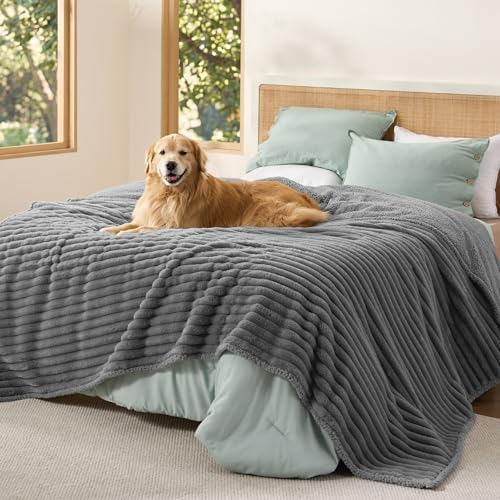 Bedsure ComfyFleece® Waterproof Blanket by BEDSURE