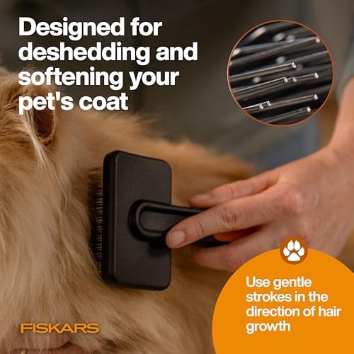 Fiskars Pet, Cat and Dog Brush, Fine Bristles & SoftGrip Handle - Image 4