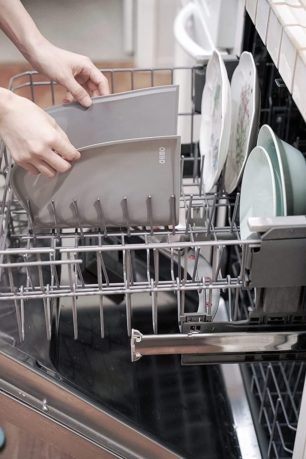 OHMO - Cat Food Mat, Silicone Pet Feeding Mat for Floor Non-Skid Waterproof Dog Water Bowl Tray, Easy to Clean Pet Placemat